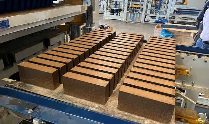 A ZN1500 teljesen automatikus téglagyártó gép feljogosítja a kelet-kínai ügyfelet az iszap erőforrások felhasználására